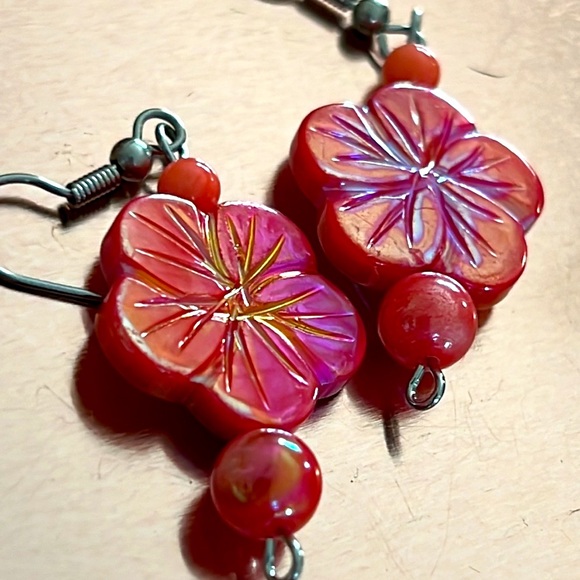 Jewelry - Coral Shell Flower Earrings.